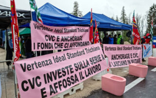 Manifestazione Ideal Standard a Cortina durante il Giro d'Italia